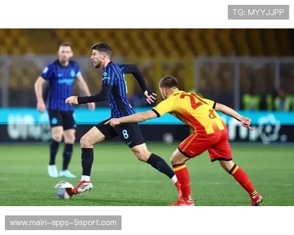 球员在欧冠赛场上凭借默契配合完成精彩配合得分,欧冠参加队伍 球员在欧冠赛场上凭借默契配合完成精彩配合得分,欧冠参加队伍