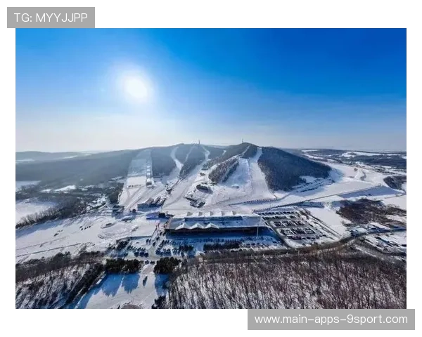 长白山和平滑雪场2025—2026新雪季开板，长白山滑雪预算