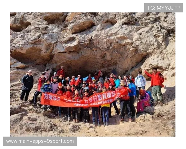 世界登山青年公益挑战赛：环保与体能并重，国际登山队